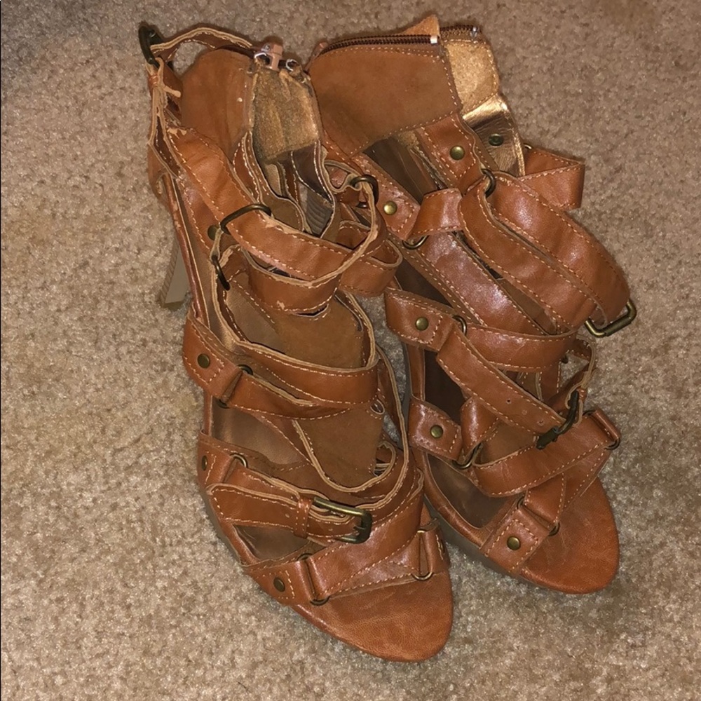 Chestnut buckled up heels